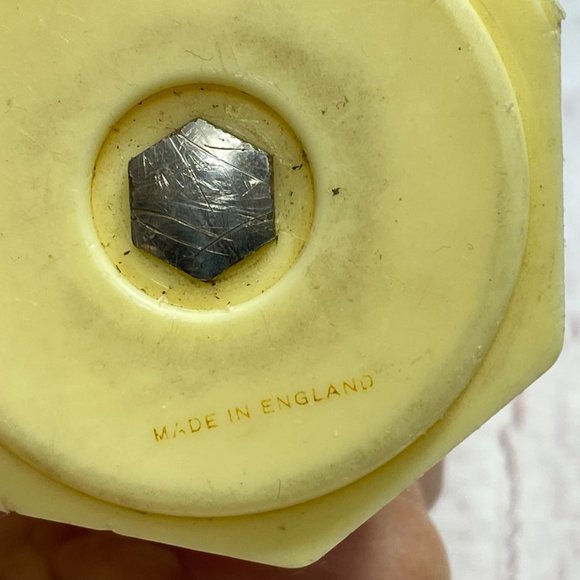 Vintage Pencil case, plastic, back to school, markers - Picture 3 of 9